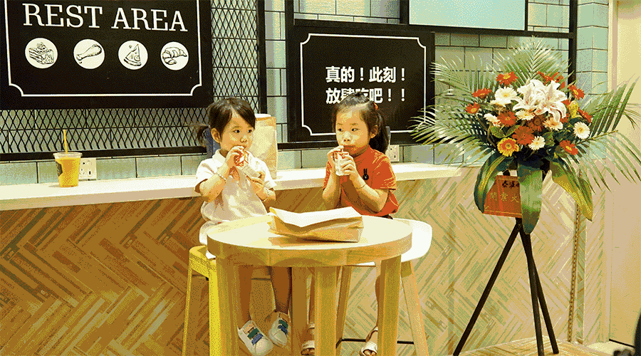 萬維超市設(shè)計(jì)案例開業(yè)現(xiàn)場(chǎng)