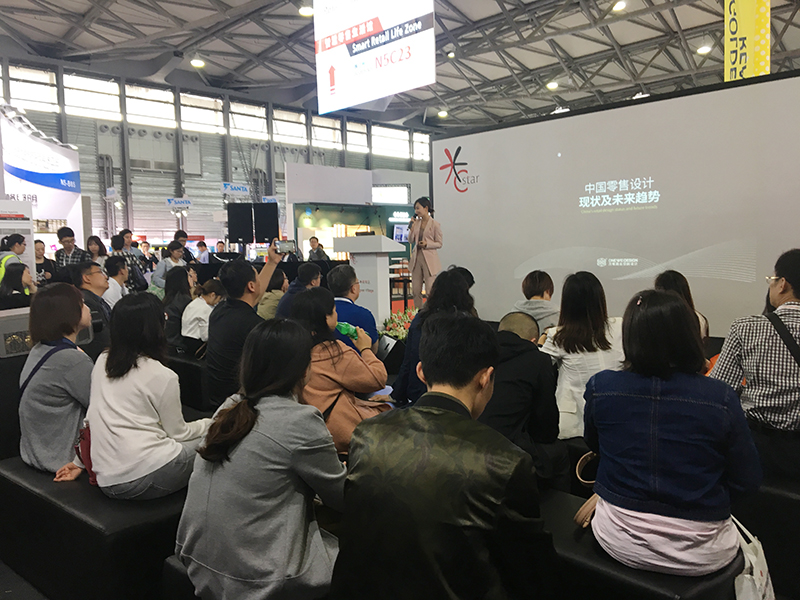 秦哲楠與會(huì)國(guó)際零售業(yè)設(shè)計(jì)分論壇，發(fā)表了題為《中國(guó)零售設(shè)計(jì)現(xiàn)狀及未來》演講。